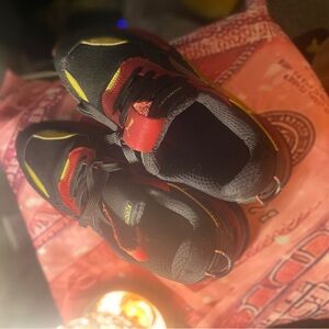 Puma Women size 9 Black and Red Athletic Shoes